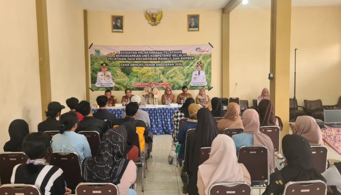 Hj. Nur Mutiah Faridah Dorong Peningkatan Keterampilan Lewat Pelatihan Tata Rambut dan Barber